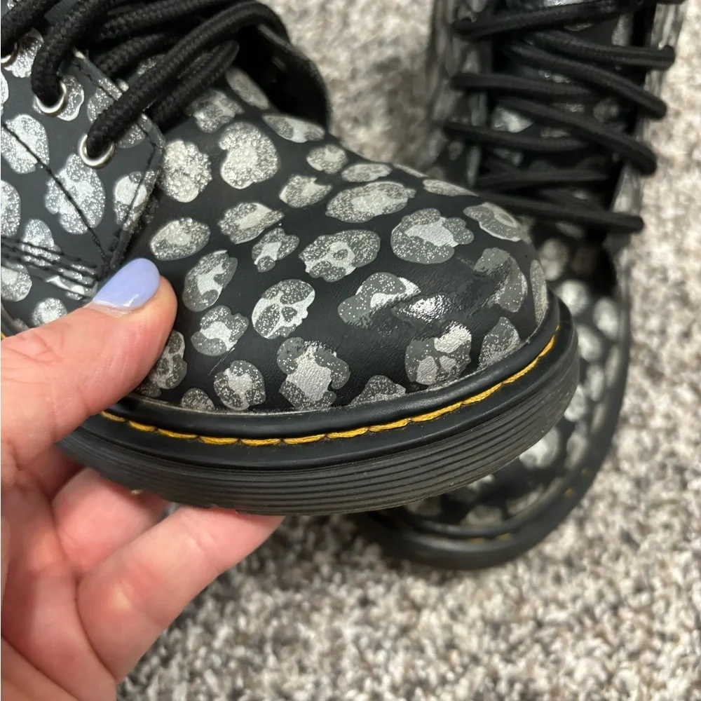 Doc Martens JUNIOR LEOPARD HYDRO LEATHER LACE UP BOOTS